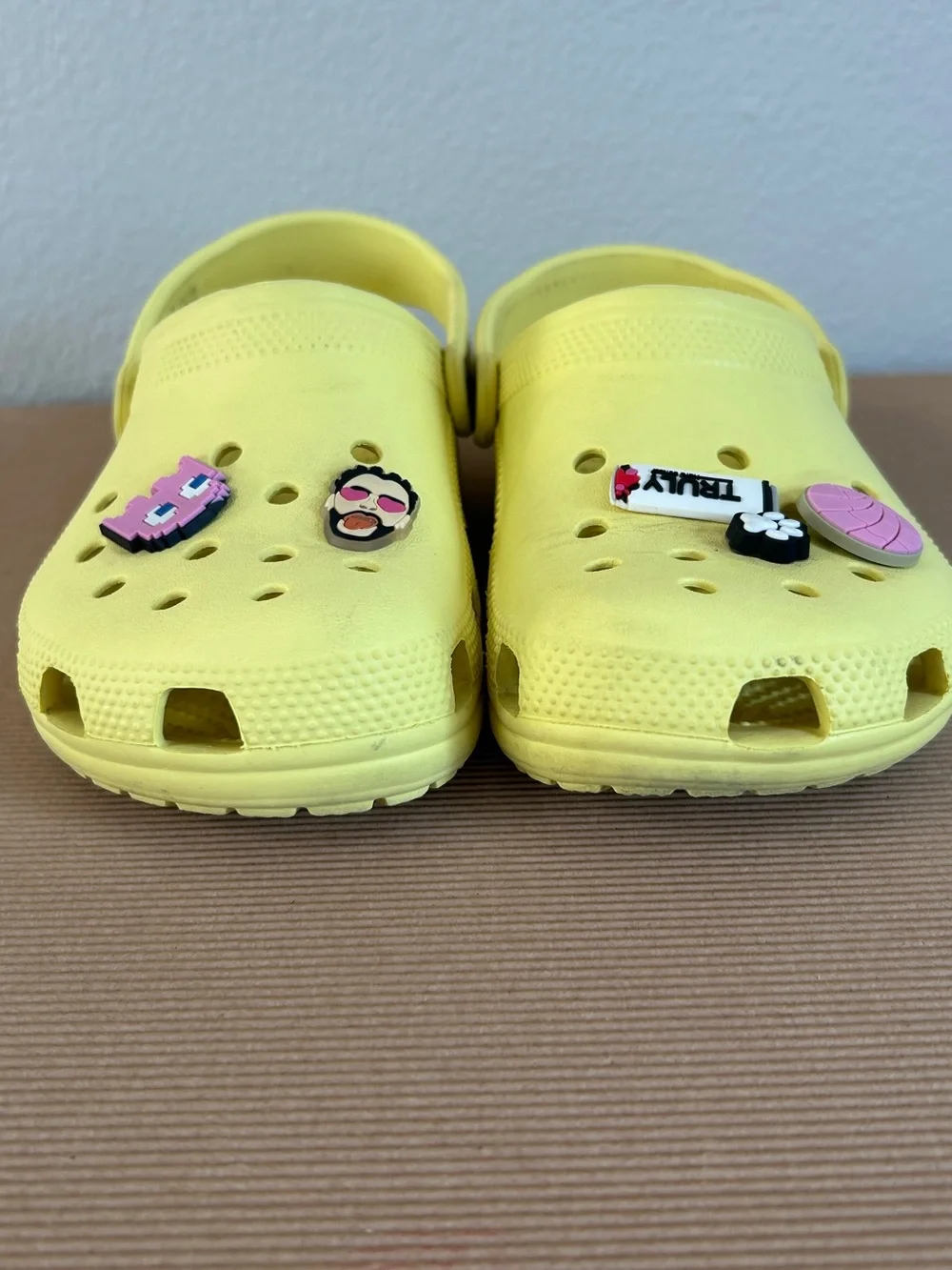 Yellow Crocs Classic Clogs Junior Size J3 Kids 3 With Jibbitz Charms